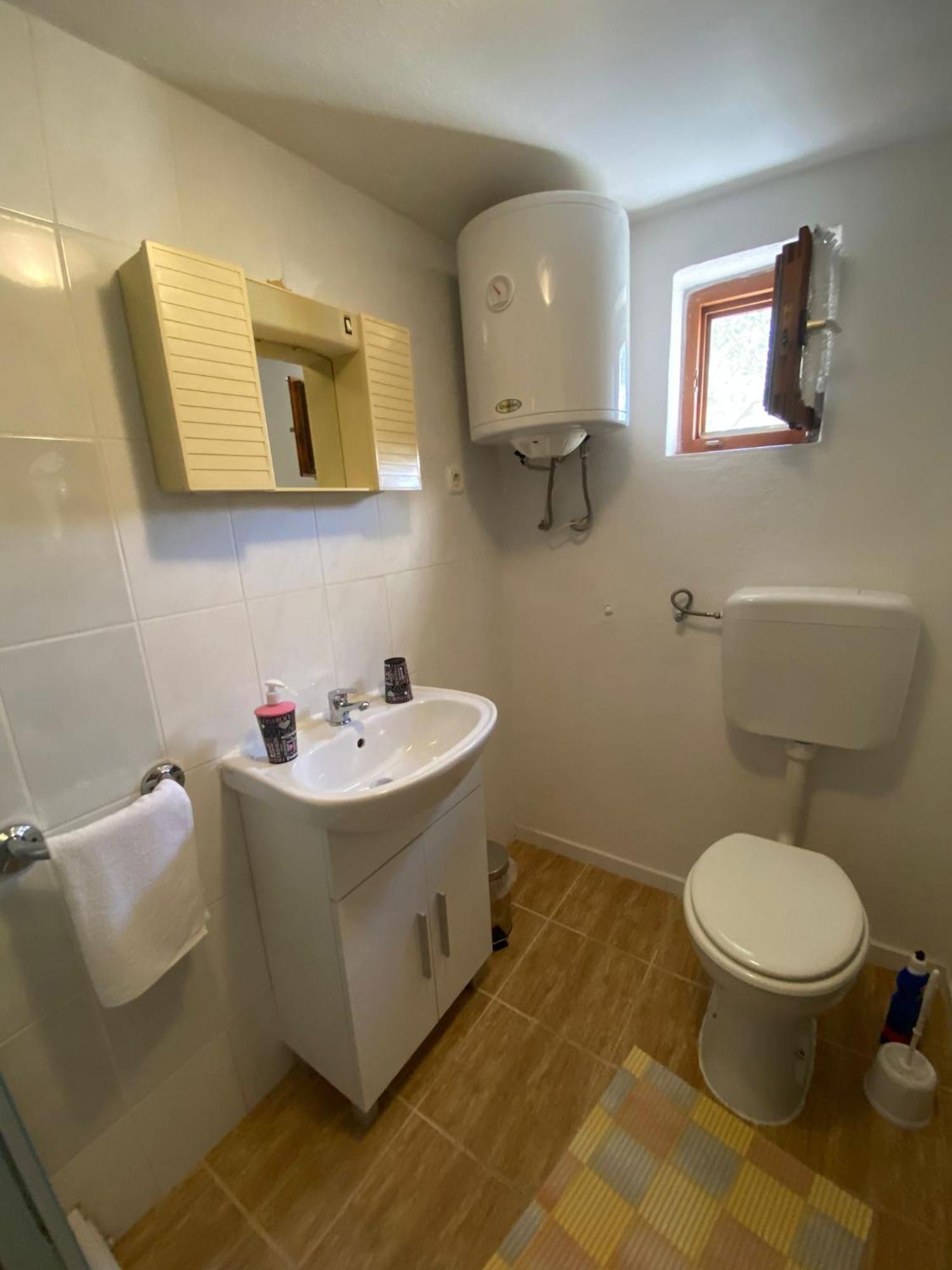 Apartmani Anka Gornji Karin Exterior foto